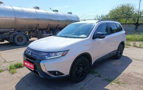 Mitsubishi Outlander III рестайлинг 3, 2020 год, 2 180 000 рублей, 1 фотография