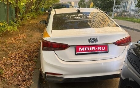 Hyundai Solaris II рестайлинг, 2019 год, 400 000 рублей, 1 фотография