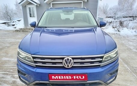 Volkswagen Tiguan II, 2018 год, 1 800 000 рублей, 1 фотография