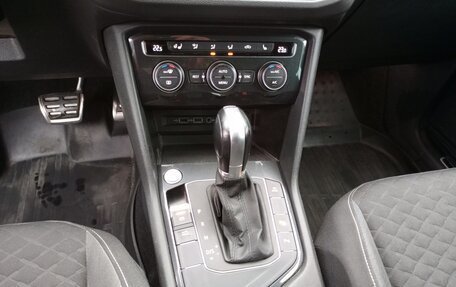 Volkswagen Tiguan II, 2018 год, 1 800 000 рублей, 13 фотография
