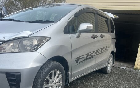 Honda Freed I, 2015 год, 1 350 000 рублей, 2 фотография