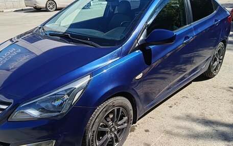 Hyundai Solaris II рестайлинг, 2015 год, 770 000 рублей, 2 фотография