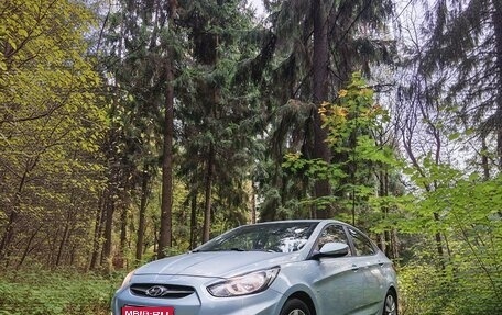 Hyundai Solaris II рестайлинг, 2011 год, 830 000 рублей, 1 фотография
