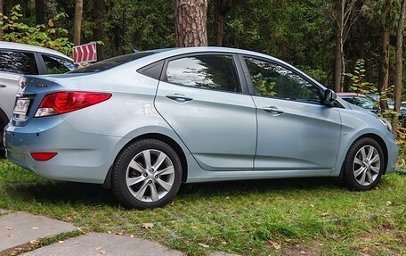 Hyundai Solaris II рестайлинг, 2011 год, 830 000 рублей, 6 фотография