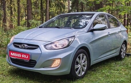 Hyundai Solaris II рестайлинг, 2011 год, 830 000 рублей, 2 фотография