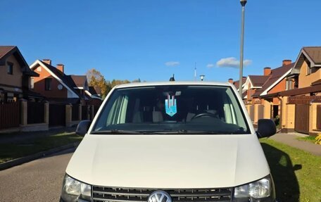 Volkswagen Caravelle T6 рестайлинг, 2019 год, 3 150 000 рублей, 1 фотография