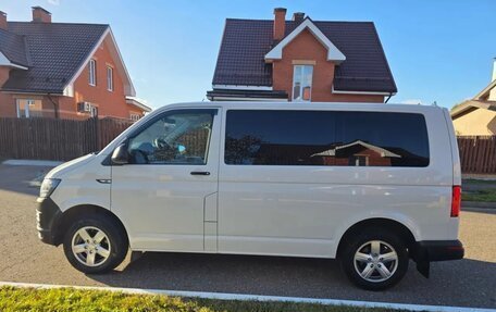 Volkswagen Caravelle T6 рестайлинг, 2019 год, 3 150 000 рублей, 4 фотография
