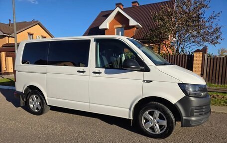 Volkswagen Caravelle T6 рестайлинг, 2019 год, 3 150 000 рублей, 3 фотография