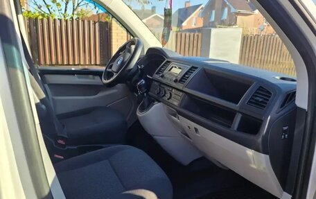 Volkswagen Caravelle T6 рестайлинг, 2019 год, 3 150 000 рублей, 7 фотография
