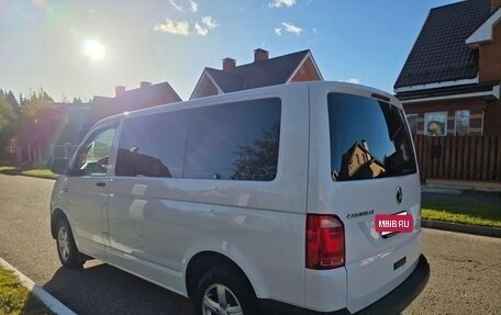 Volkswagen Caravelle T6 рестайлинг, 2019 год, 3 150 000 рублей, 2 фотография
