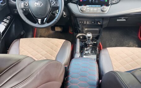 Toyota RAV4, 2015 год, 2 200 000 рублей, 14 фотография