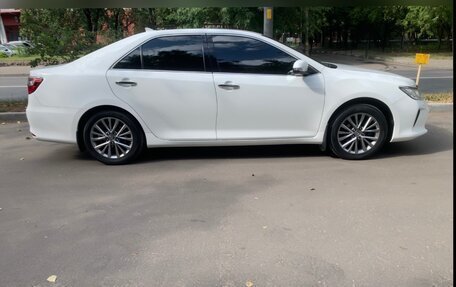 Toyota Camry, 2017 год, 2 700 000 рублей, 3 фотография
