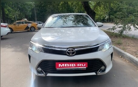 Toyota Camry, 2017 год, 2 700 000 рублей, 4 фотография