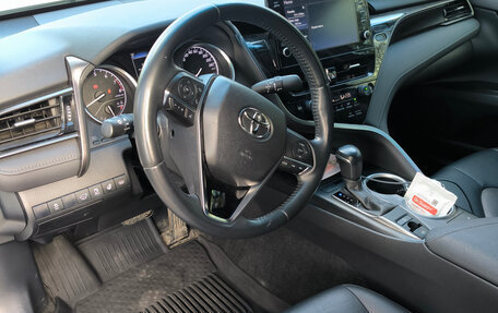 Toyota Camry, 2021 год, 3 300 000 рублей, 6 фотография