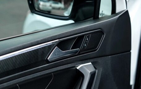Volkswagen Tiguan II, 2021 год, 3 300 000 рублей, 16 фотография