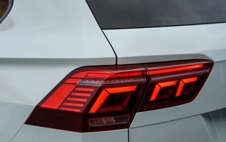 Volkswagen Tiguan II, 2021 год, 3 300 000 рублей, 25 фотография