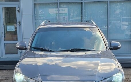 Mitsubishi Outlander III рестайлинг 3, 2010 год, 750 000 рублей, 2 фотография