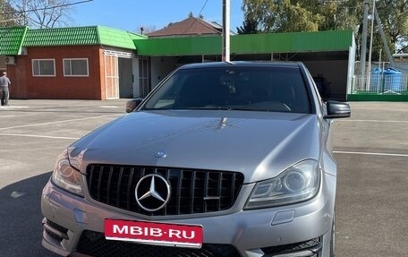 Mercedes-Benz C-Класс, 2012 год, 1 020 000 рублей, 1 фотография