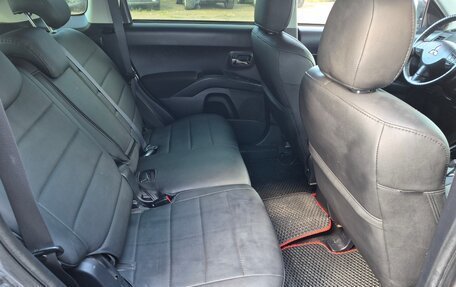 Mitsubishi Outlander III рестайлинг 3, 2010 год, 750 000 рублей, 23 фотография