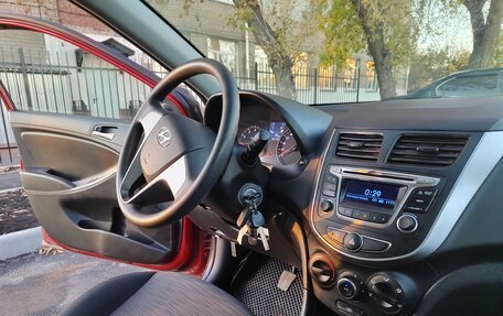 Hyundai Solaris II рестайлинг, 2016 год, 900 000 рублей, 3 фотография