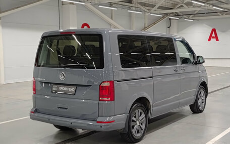 Volkswagen Caravelle T6 рестайлинг, 2016 год, 2 200 000 рублей, 9 фотография