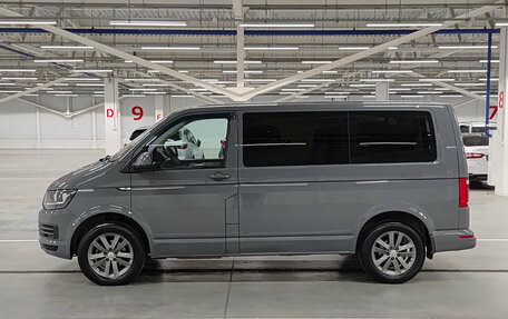 Volkswagen Caravelle T6 рестайлинг, 2016 год, 2 200 000 рублей, 12 фотография