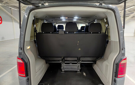 Volkswagen Caravelle T6 рестайлинг, 2016 год, 2 200 000 рублей, 14 фотография