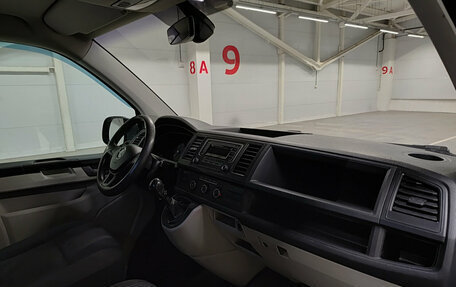 Volkswagen Caravelle T6 рестайлинг, 2016 год, 2 200 000 рублей, 15 фотография