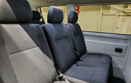 Volkswagen Caravelle T6 рестайлинг, 2016 год, 2 200 000 рублей, 16 фотография