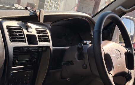 Toyota Hilux Surf III рестайлинг, 2000 год, 950 000 рублей, 16 фотография