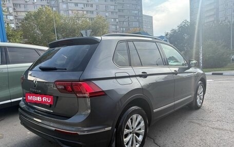 Volkswagen Tiguan II, 2021 год, 2 492 000 рублей, 6 фотография