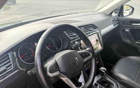 Volkswagen Tiguan II, 2021 год, 2 492 000 рублей, 17 фотография