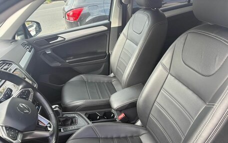 Volkswagen Tiguan II, 2021 год, 2 492 000 рублей, 18 фотография
