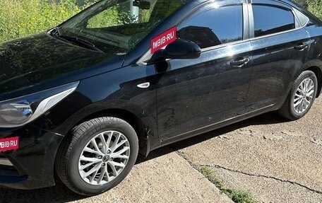 Hyundai Solaris II рестайлинг, 2017 год, 990 000 рублей, 3 фотография