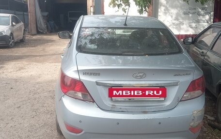 Hyundai Solaris II рестайлинг, 2011 год, 700 000 рублей, 3 фотография