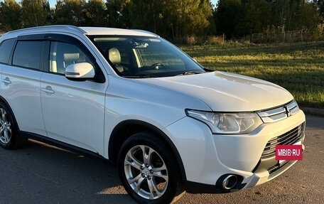 Mitsubishi Outlander III рестайлинг 3, 2014 год, 1 150 000 рублей, 2 фотография