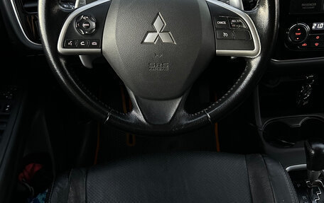 Mitsubishi Outlander III рестайлинг 3, 2014 год, 1 150 000 рублей, 13 фотография