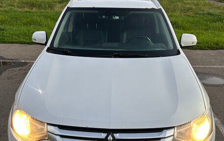 Mitsubishi Outlander III рестайлинг 3, 2014 год, 1 150 000 рублей, 10 фотография
