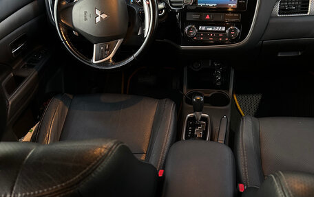 Mitsubishi Outlander III рестайлинг 3, 2014 год, 1 150 000 рублей, 12 фотография