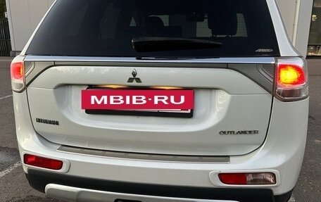 Mitsubishi Outlander III рестайлинг 3, 2014 год, 1 150 000 рублей, 9 фотография