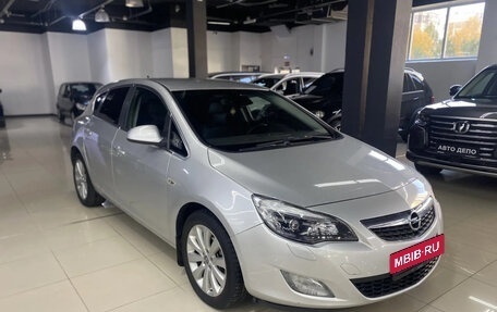 Opel Astra J, 2010 год, 630 000 рублей, 3 фотография