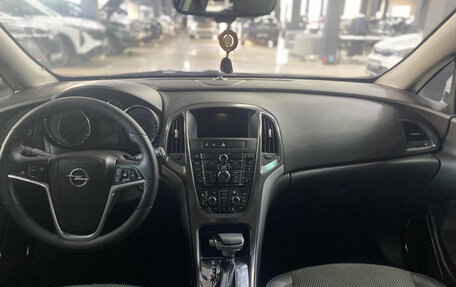 Opel Astra J, 2010 год, 630 000 рублей, 9 фотография