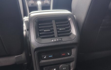 Volkswagen Tiguan II, 2018 год, 3 399 900 рублей, 12 фотография