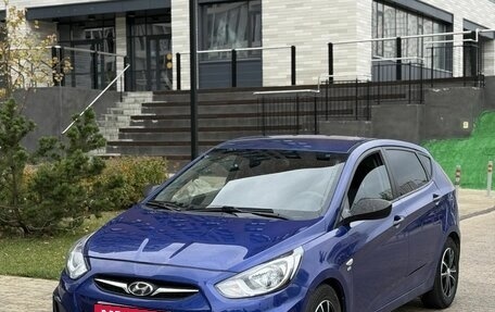 Hyundai Solaris II рестайлинг, 2013 год, 620 000 рублей, 1 фотография