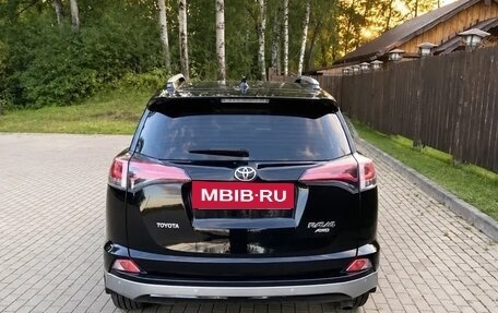 Toyota RAV4, 2017 год, 3 000 000 рублей, 4 фотография
