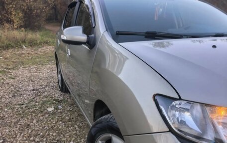 Renault Logan II, 2017 год, 700 000 рублей, 4 фотография