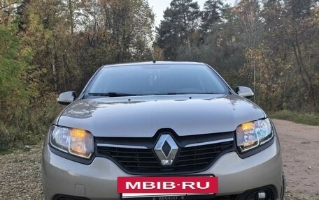 Renault Logan II, 2017 год, 700 000 рублей, 2 фотография
