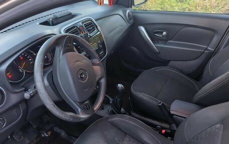 Renault Logan II, 2017 год, 700 000 рублей, 13 фотография