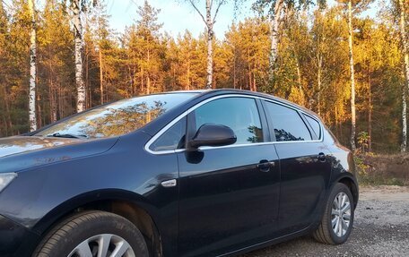 Opel Astra J, 2011 год, 640 000 рублей, 1 фотография