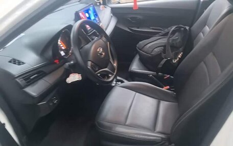 Toyota Yaris XP150 рестайлинг, 2022 год, 1 200 000 рублей, 12 фотография